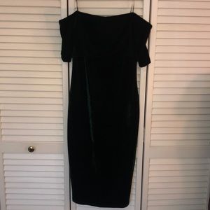 Gianni Bini Green velvet off shoulder body-con